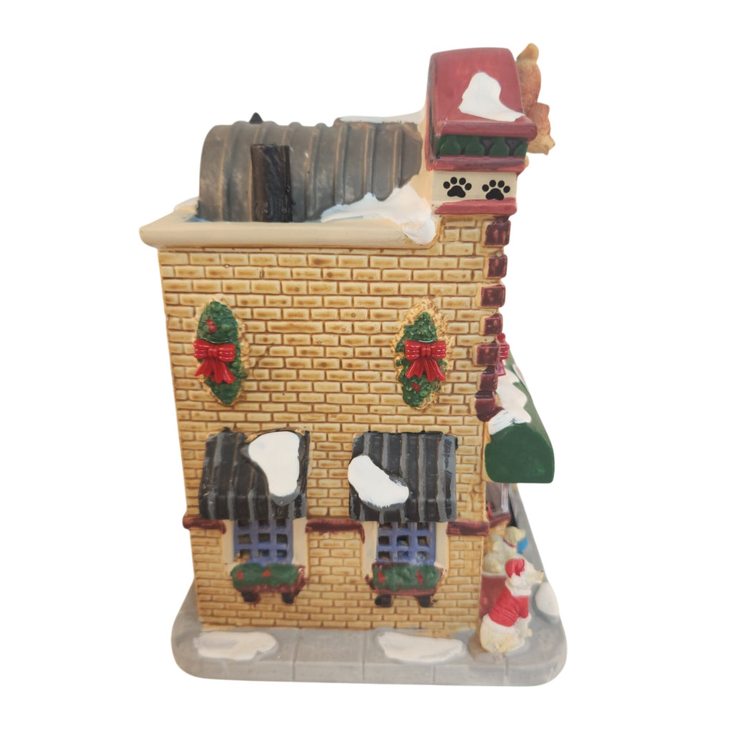Lemax 2022 Wags Motel & Doggy Daycare, Lighted Porcelain Caddington Village