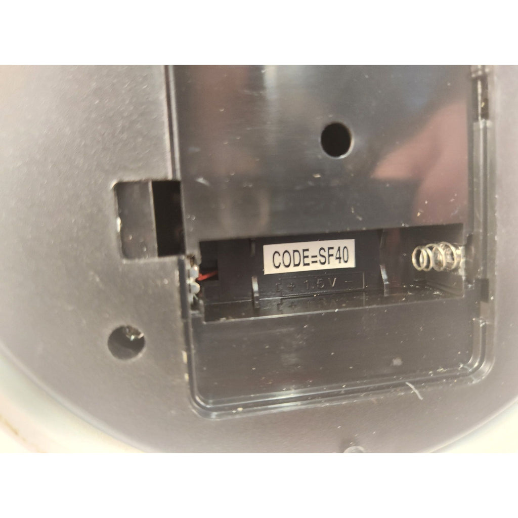 Disney Winnie The Pooh Piglet Glass Dome Revolving Bees Clock Floral Details