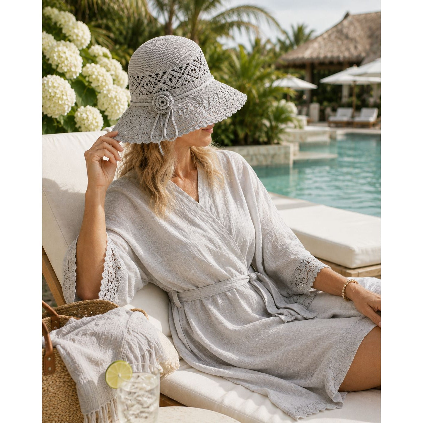Light Gray Wide Brim Sun Hat Foldable Travel Beach Hat Adjustable Chin Strap Garden Resort Hat