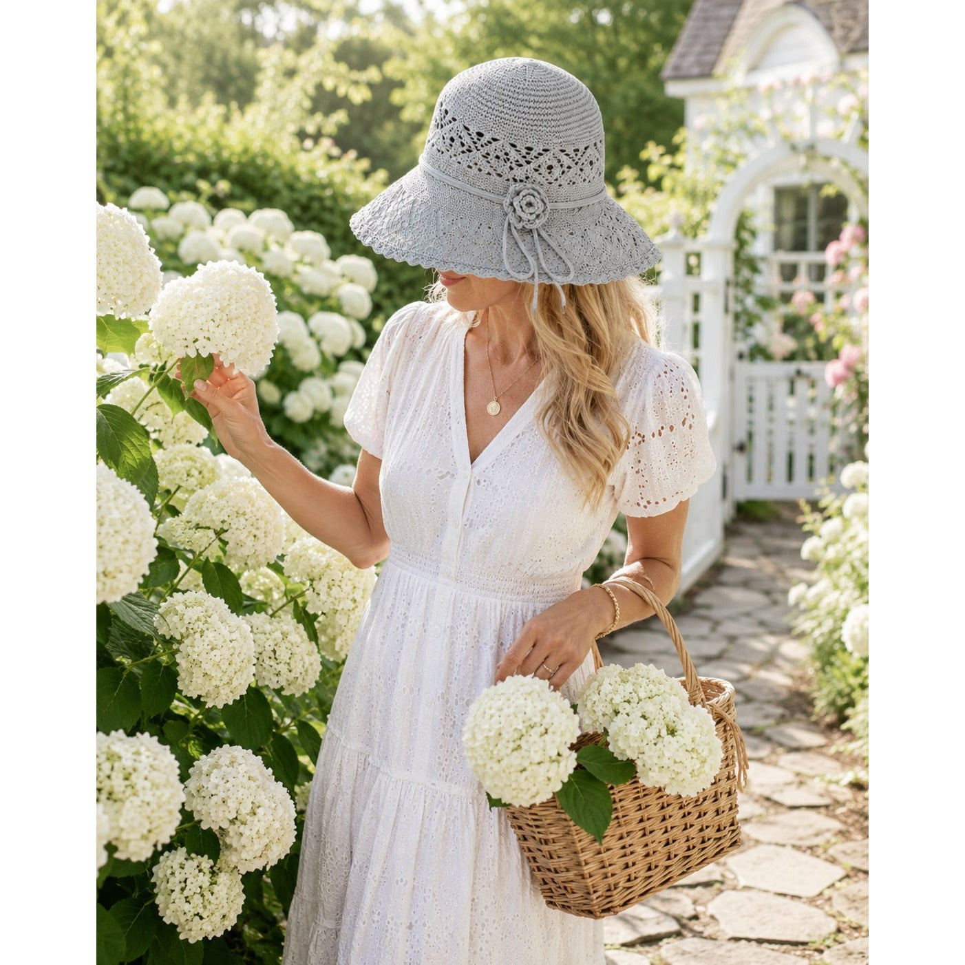Light Gray Wide Brim Sun Hat Foldable Travel Beach Hat Adjustable Chin Strap Garden Resort Hat