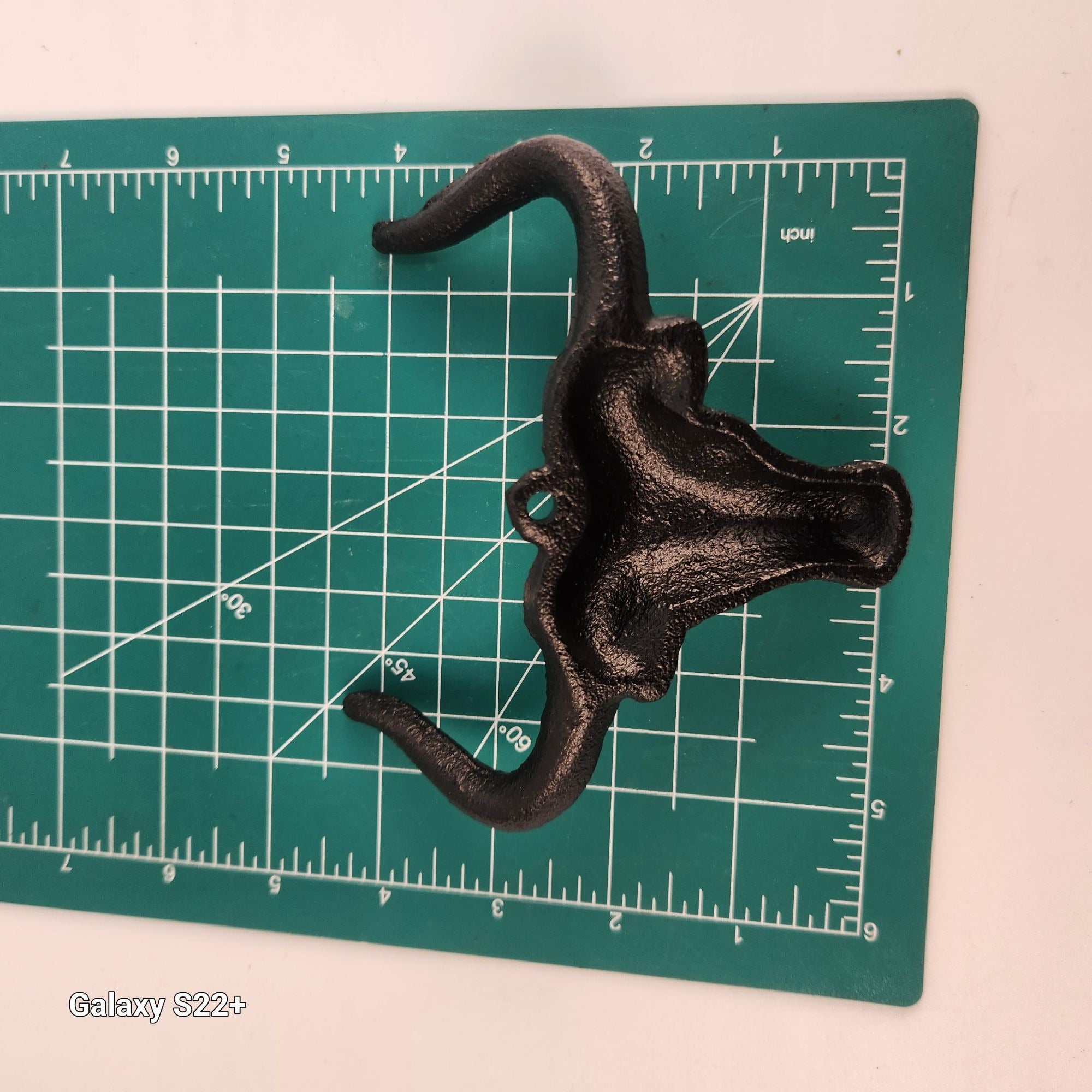 Cast Iron Bull Head Shaped Hat Holder Wall Coat Hook With Rustic Black Finish Decorative Hanger For Western Ranch Or Country Themes